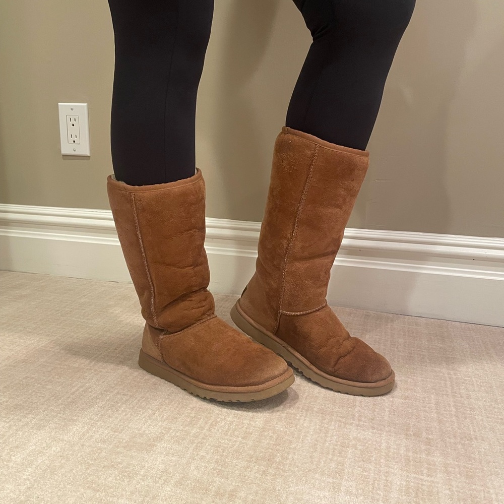 UGG: Women’s Classic Tall Boot (Chestnut)